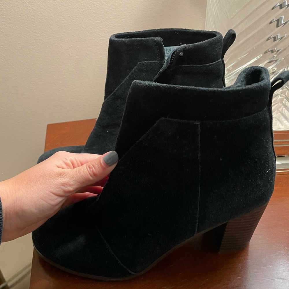 TOMS size 9 booties
